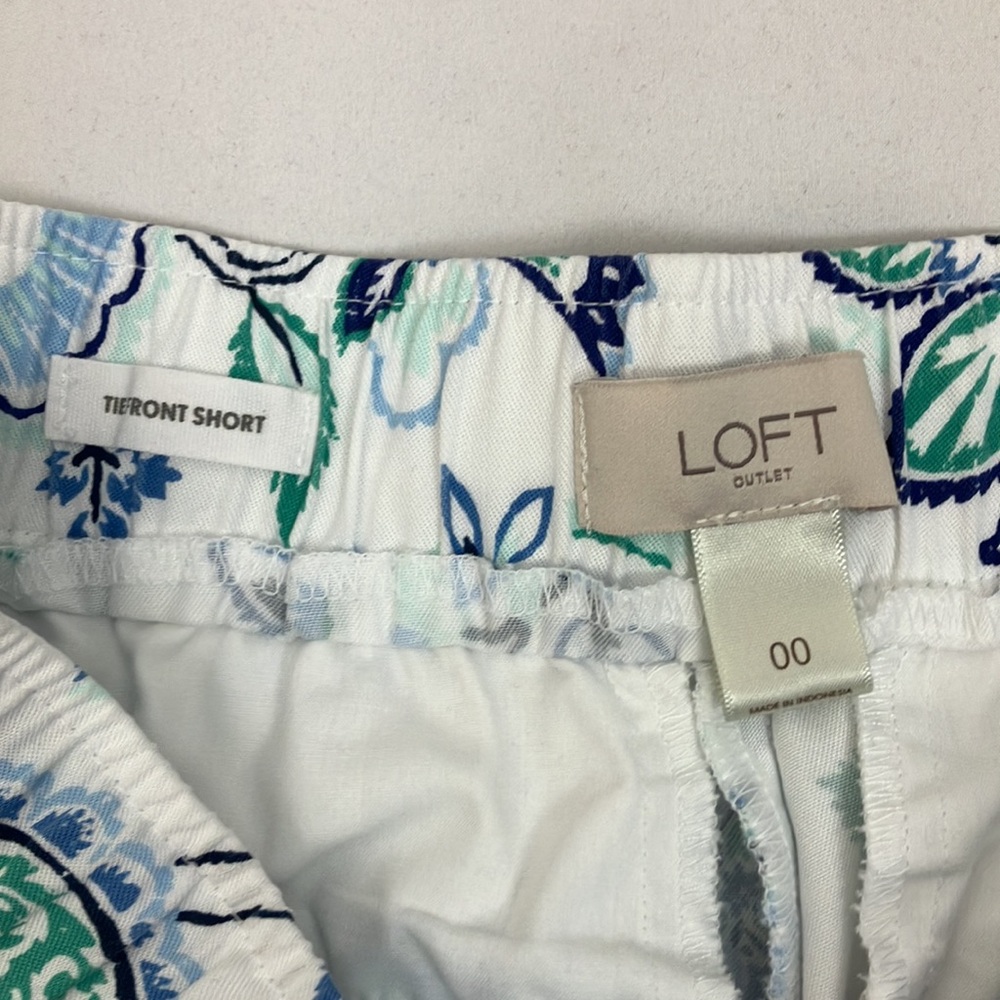 Loft Paisley Floral Print The Front Shorts Women's size 00 - Picture 6 of 8